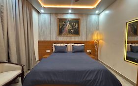 Raj Resort